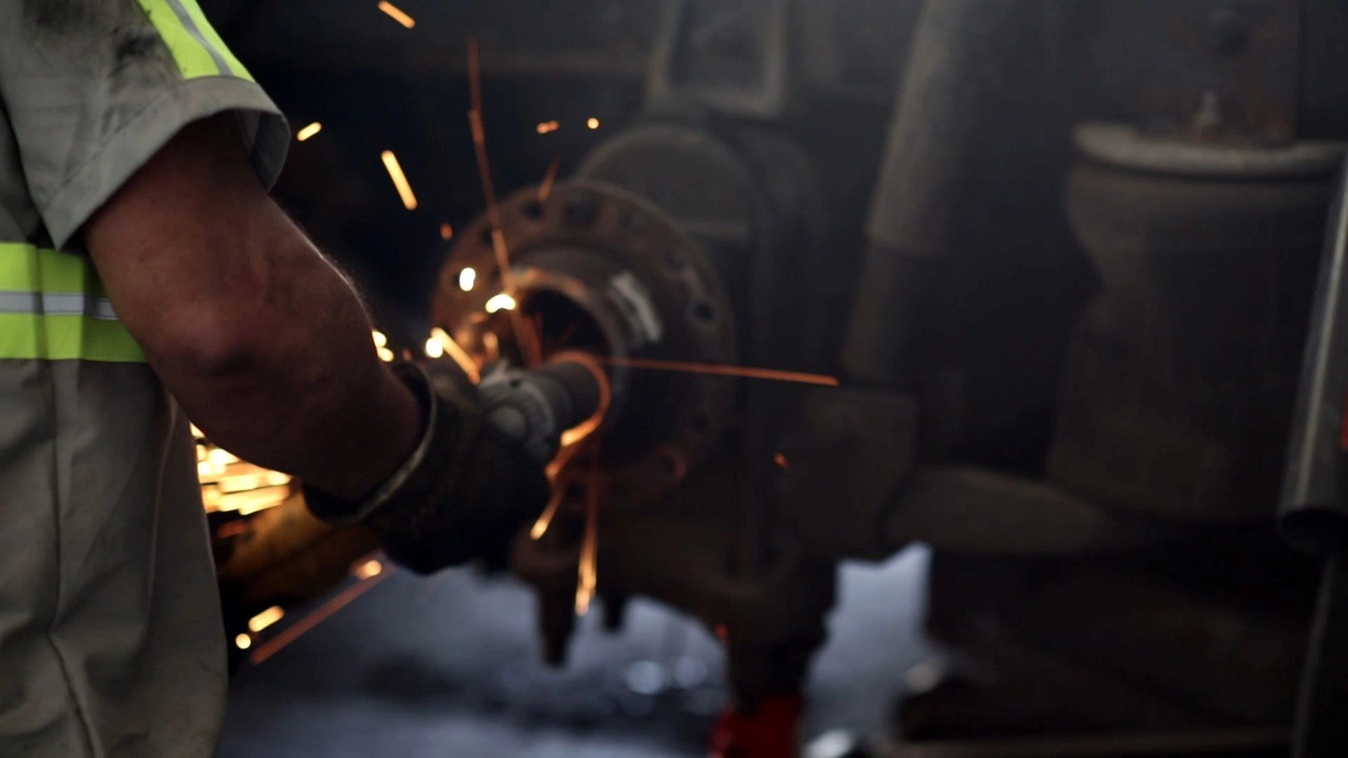 Expert Axle Spindle Repair for Commercial Trucks